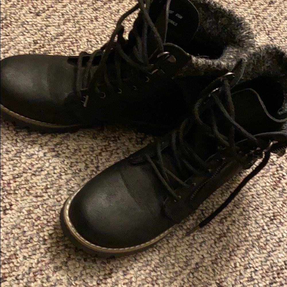 Women's winter boots.
